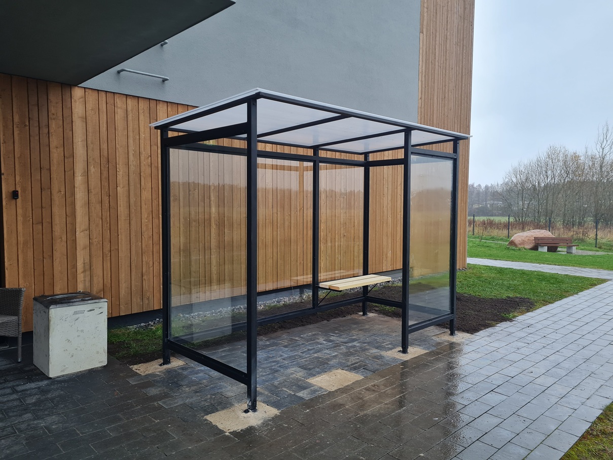 Suitsetamiskabiin 3×1.5m eest avatud