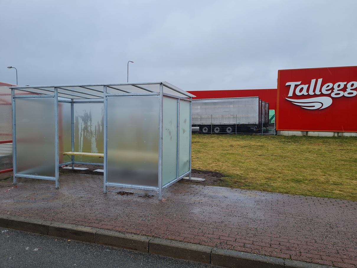Mattklaasiga suitsetamispaviljon 4x2m